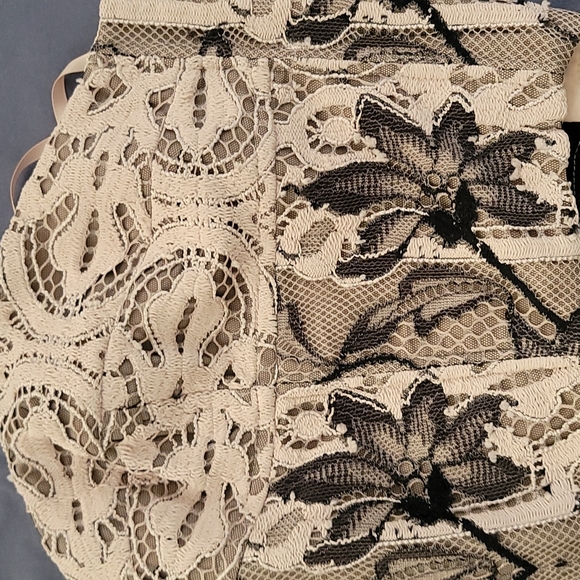 BCBGMAXAZRIA Corset top, blk & pearl - Picture 3 of 4